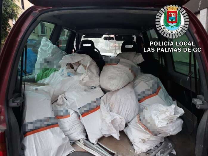 El autor transportaba los sacos en un furgón (Foto TA)